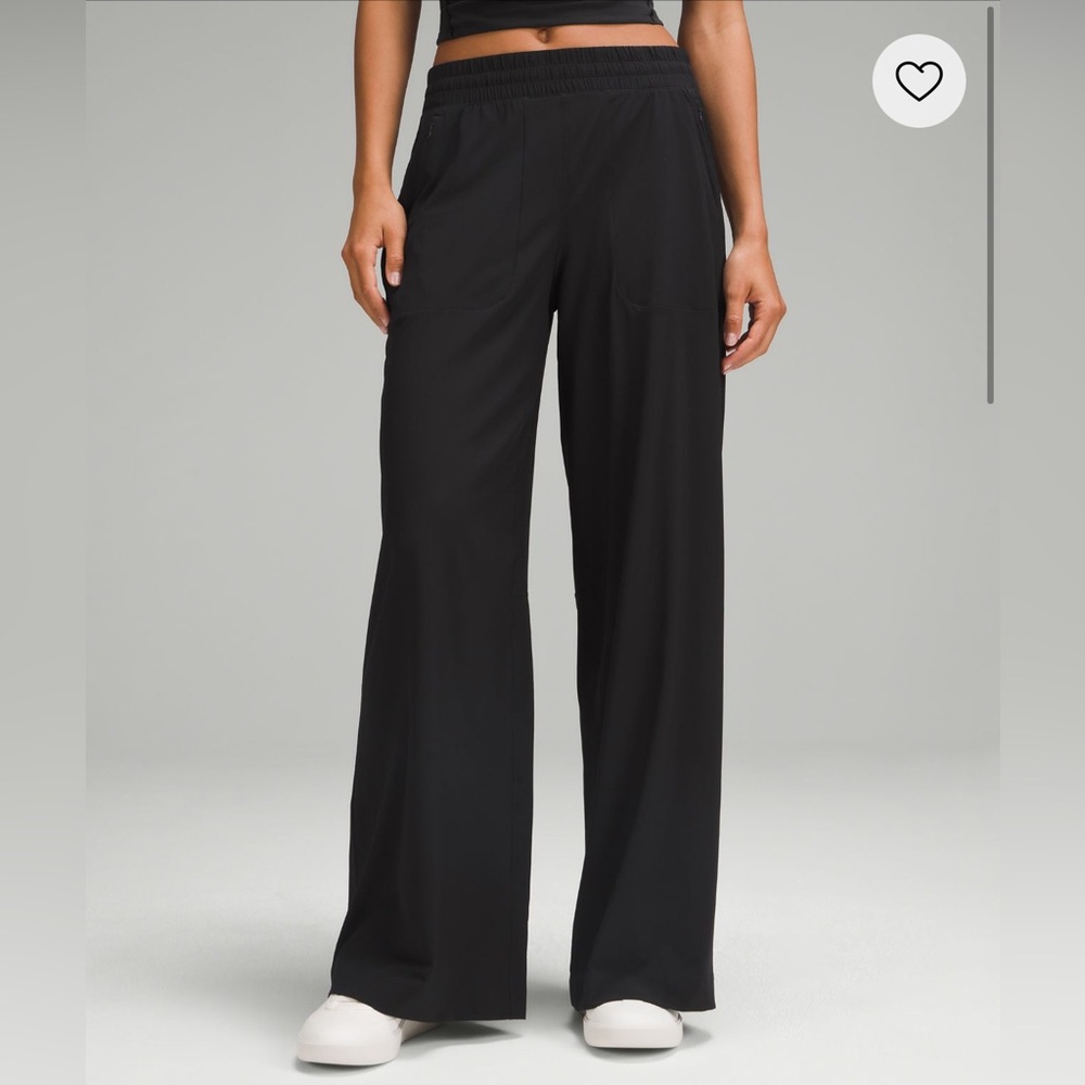Lululemon Swift Mid-Rise Wide Leg Pant size 6 - like new